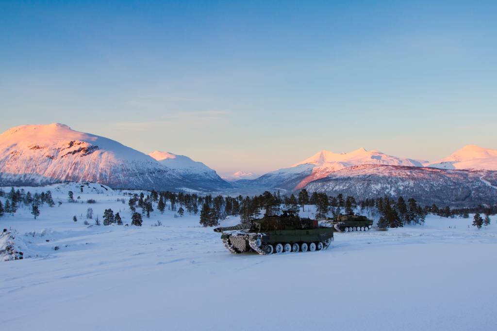 2_stk_leopard-2_stridsvogner_p__setermoen_skytefelt_under_cold_response_2014