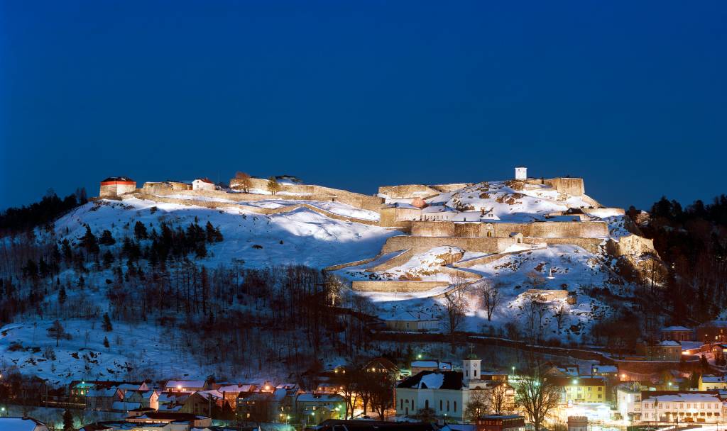 Fredriksten by night