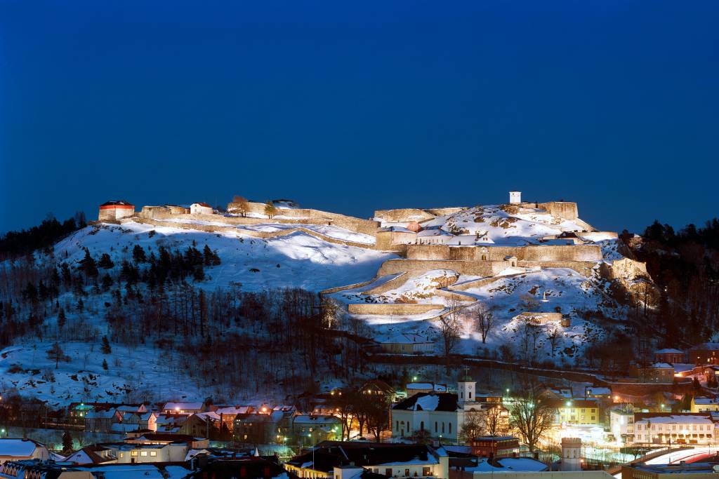 Fredriksten by night