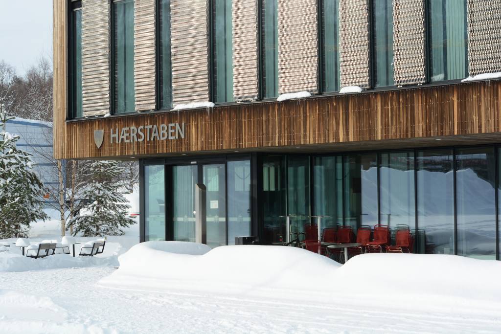 Hærstabens bygg i Bardufoss leir.